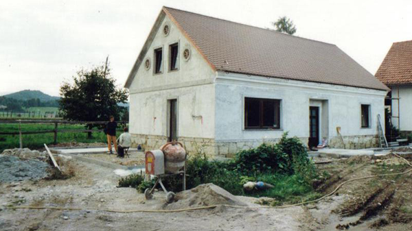 Fasada pred zaključnim slojem. Fasada pred zaključnim slojem.