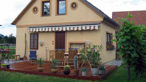 Obnovljena podeželska hiša. Obnovljena podeželska hiša.